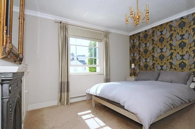 Elegant bedroom in Richmond Upon Thames