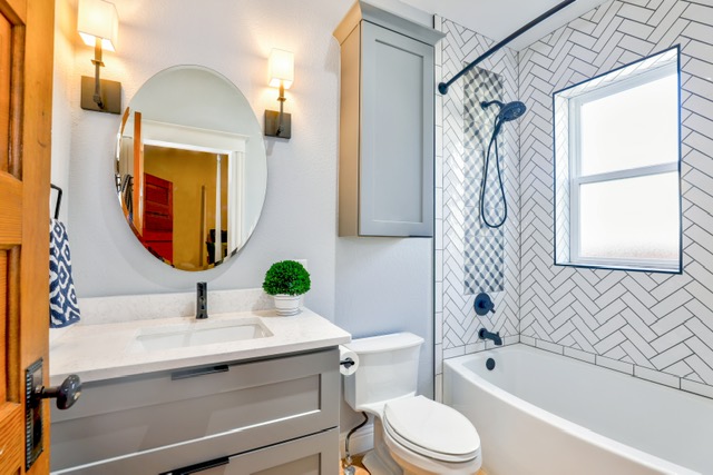 Layouts and tricks for bathrooms! Sadie Pizzey Interiors