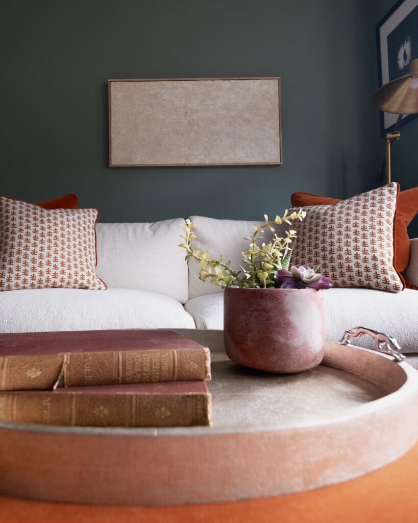 Surrey living room design by Sadie Pizzey Interiors