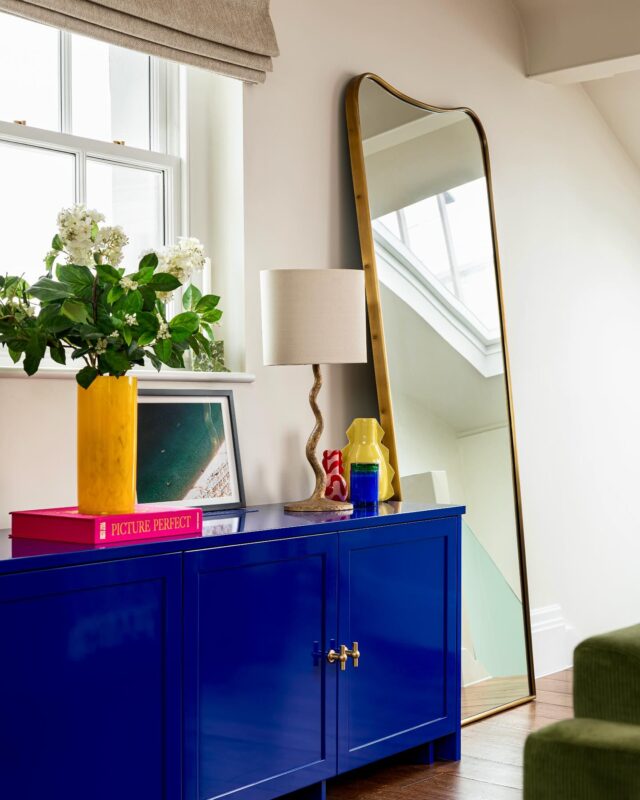 Custom joinery in our latest, finished project!! What do you do when you inherit an ugly but practical air con unit? Design joinery that incorporates it with built in vents and finish it in an incredible, vibrant colour!!
#uniqueinteriors #customjoinery #londonproperty #londoninteriordesigner #nottinghilllondon #westlondonmums #surreyinteriordesigner #londonrenovation #ukinteriors