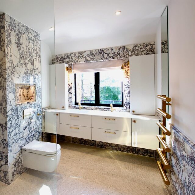 When you’re not meant to share your project yet but you just can’t help it 🤦‍♀️ I cannot wait for the professional shots for this house!!
#surreyinteriordesigner #surreyhomes #bathroom #guildford #esher #cobham #stgeorgeshill #surreymums #ukrenovation #surreyinteriors